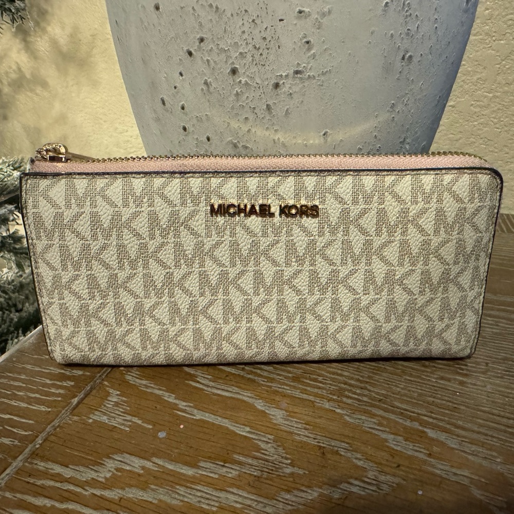 Cream michael kors wallet